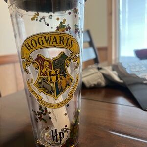 Source Unknown Hogwarts Crest Tumbler with Multicolor Design